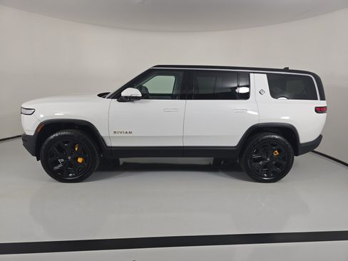 Used 2024 Rivian R1S Adventure AWD/4WD image 2