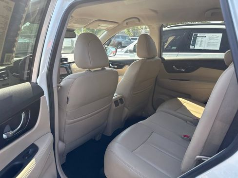 Used 2019 Nissan Rogue SL AWD/4WD image 17