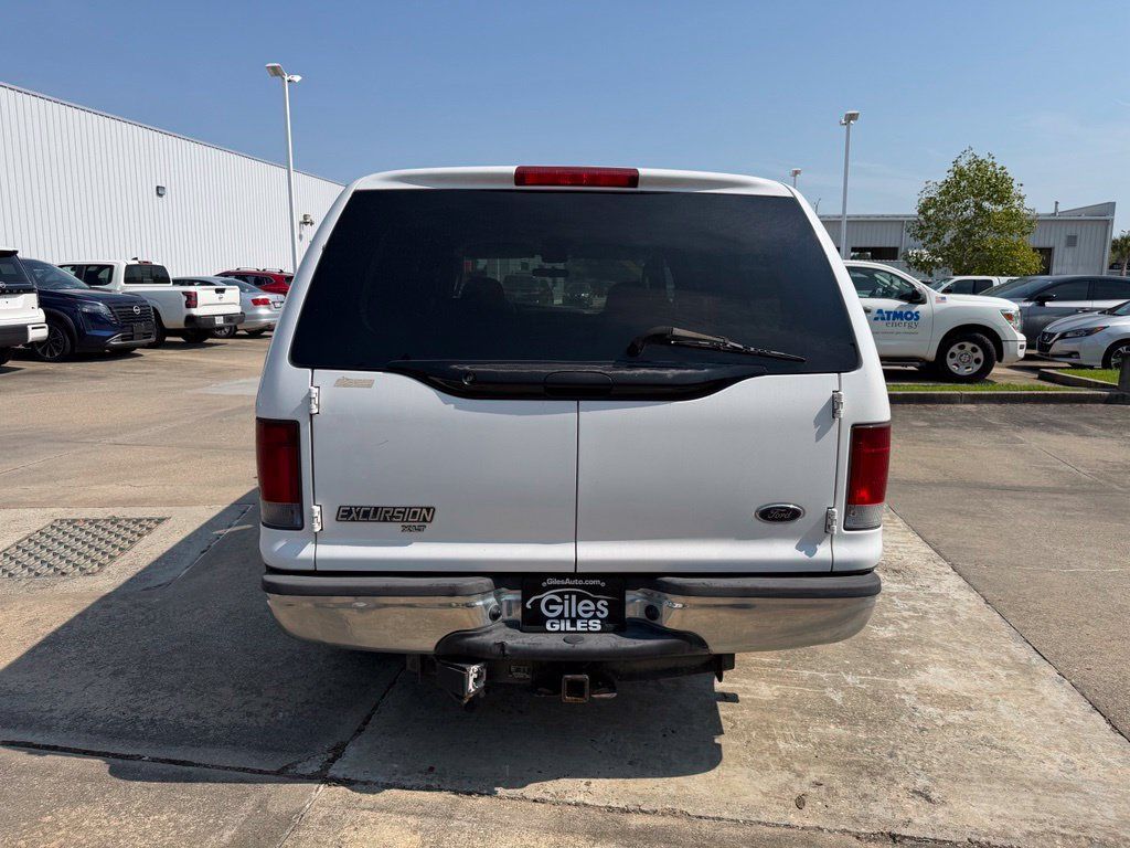 Used 2005 Ford Excursion XLT RWD image 4