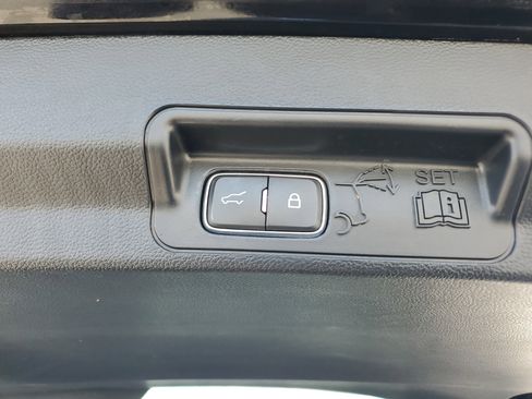 Used 2023 Ford Explorer XLT image 17