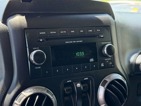 Used 2018 Jeep Wrangler Sport AWD/4WD image 17