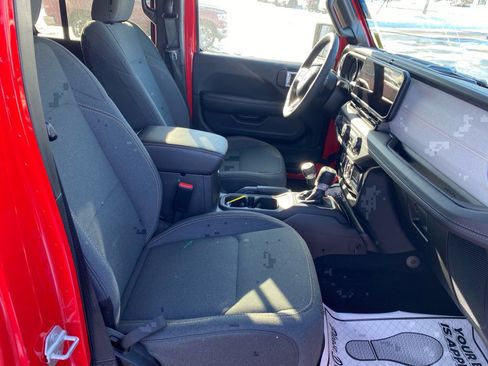 Used 2025 Jeep Wrangler Sahara w/ Safety Group image 21