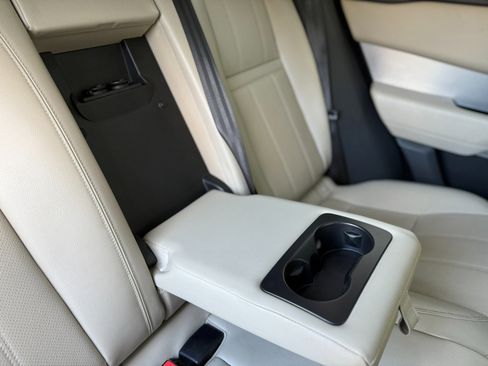 Used 2018 Land Rover Range Rover Velar R-Dynamic SE image 39