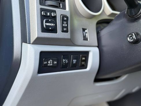 Used 2010 Toyota Tundra Limited image 10