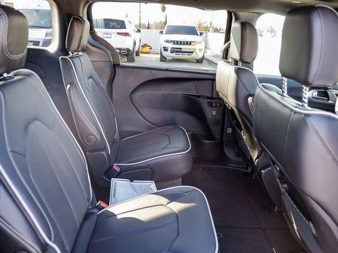 New 2026 Chrysler Pacifica Limited image 20