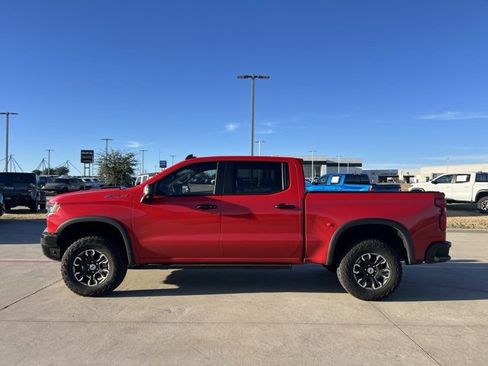 Used 2024 Chevrolet Silverado 1500 ZR2 w/ Technology Package image 3