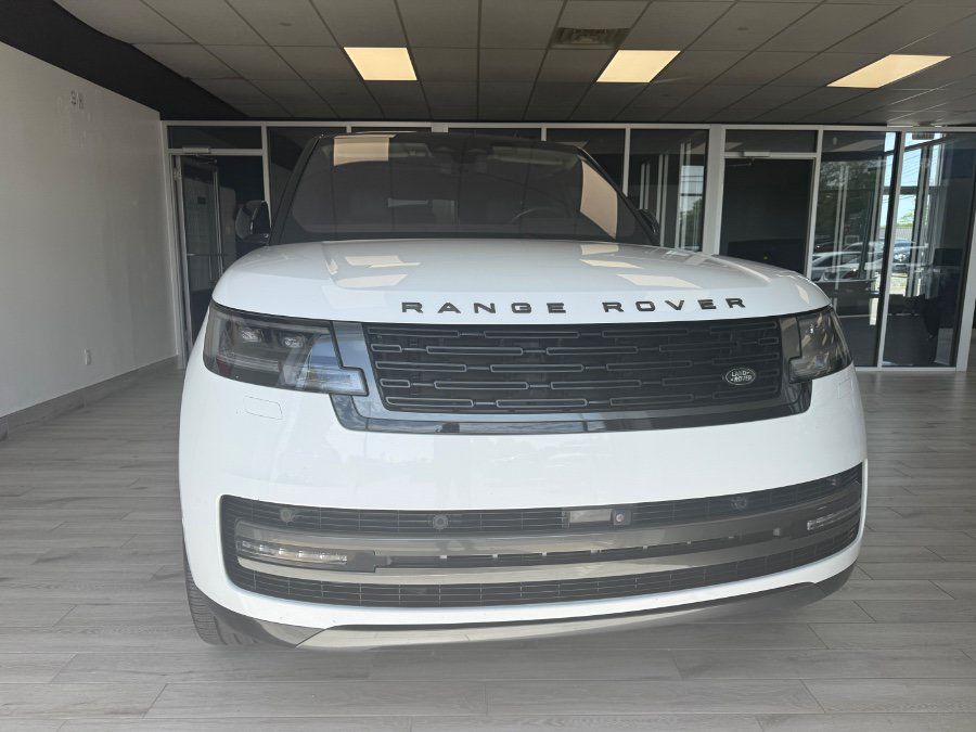 Used 2022 Land Rover Range Rover Long Wheelbase SE AWD/4WD image 2