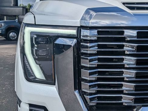 Used 2026 GMC Sierra 2500 Denali w/ Denali Reserve Package AWD/4WD image 10