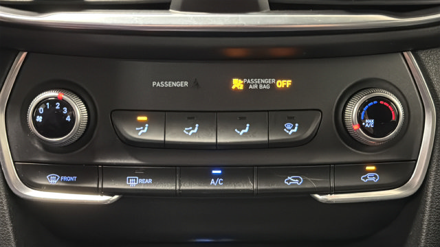 Used 2019 Hyundai Santa Fe SE AWD/4WD image 17