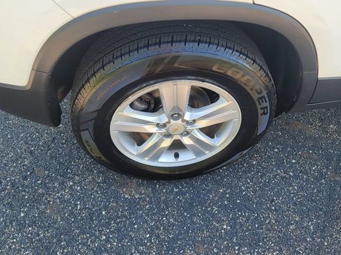 Used 2019 Chevrolet Trax LT w/ LT Convenience Package AWD/4WD image 13