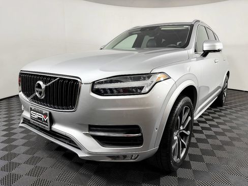Used 2018 Volvo XC90 T5 Momentum w/ Convenience Package AWD/4WD image 3