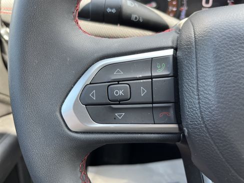 Used 2025 Jeep Compass Trailhawk AWD/4WD image 19