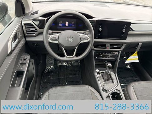 New 2026 Volkswagen Taos SE image 21