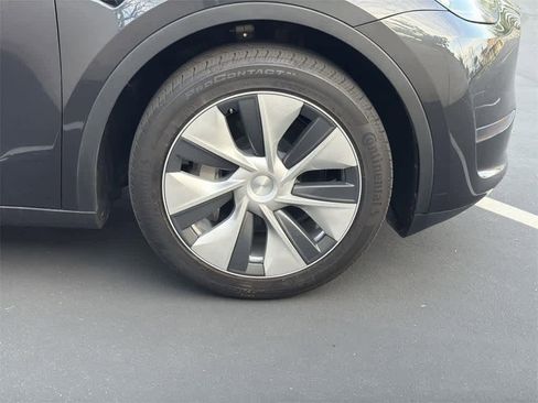 Used 2024 Tesla Model Y image 43