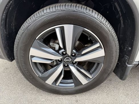 Used 2023 Nissan Rogue SL image 15