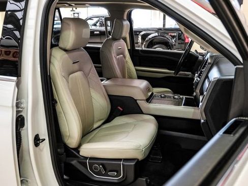 Used 2021 Ford Expedition Platinum image 32