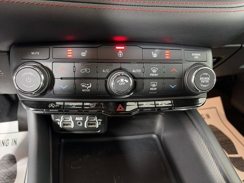 Used 2024 Dodge Durango GT AWD/4WD image 25