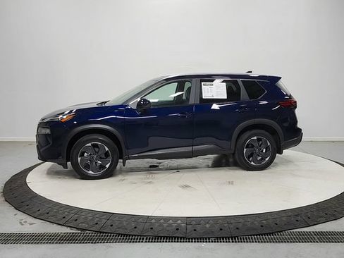 Used 2025 Nissan Rogue SV w/ SV Premium Package FWD image 5