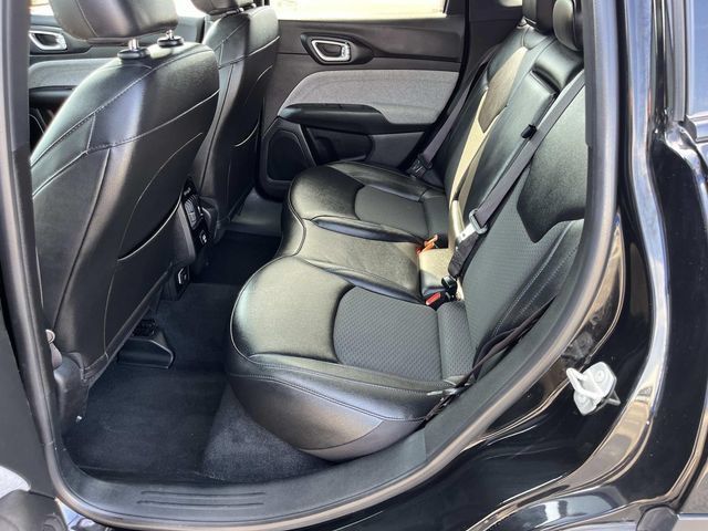 Used 2024 Jeep Compass Latitude AWD/4WD image 19