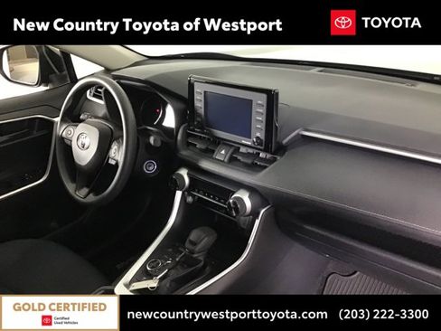 Used 2020 Toyota RAV4 LE image 21
