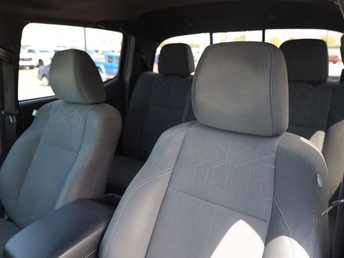 Used 2017 Toyota Tacoma TRD Off-Road AWD/4WD image 16