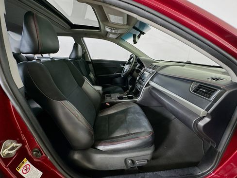 Used 2016 Toyota Camry XSE w/ Moonroof Package image 32