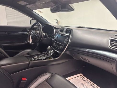 Used 2019 Nissan Maxima SR w/ Premium Package image 11