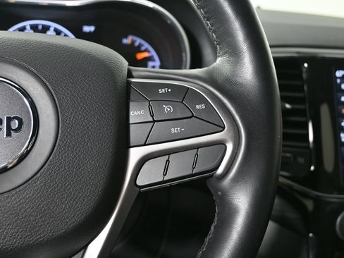 Used 2021 Jeep Grand Cherokee Laredo X AWD/4WD image 36