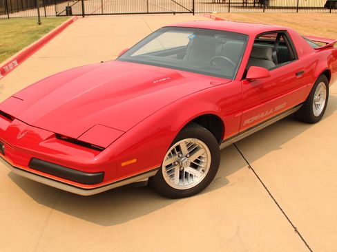 Used 1988 Pontiac Firebird Formula RWD image 2