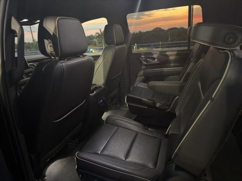 Used 2023 Chevrolet Suburban Premier image 15