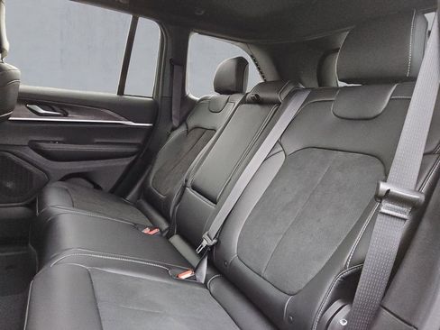 New 2026 Jeep Grand Cherokee Altitude image 14