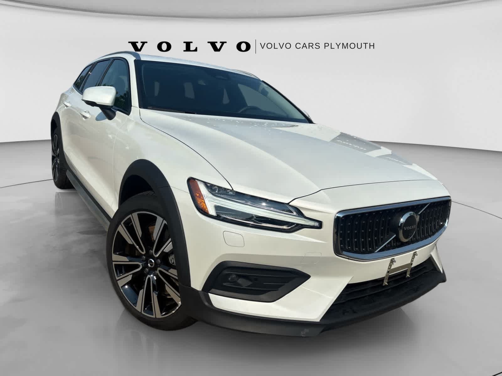 Used 2026 Volvo V60 B5 Cross Country Ultra w/ Protection Package Premier AWD/4WD image 2