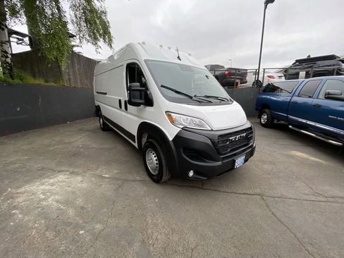 Used 2026 RAM ProMaster 2500 w/ Convenience Group FWD image 8