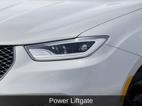 New 2026 Chrysler Pacifica Limited w/ Trailer Tow Group image 11