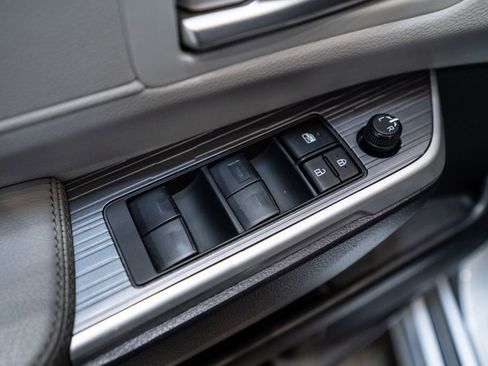 Certified 2025 Toyota Sienna XLE FWD image 21