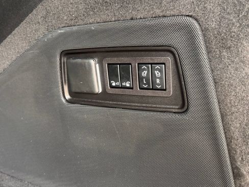 Used 2023 Cadillac Escalade ESV V AWD/4WD image 40