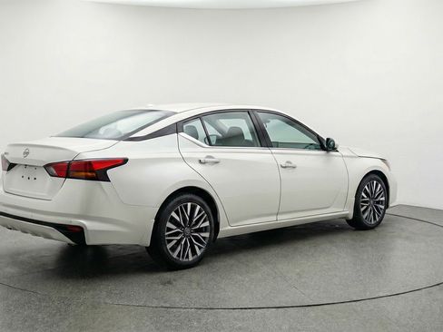 Used 2025 Nissan Altima 2.5 SV image 9