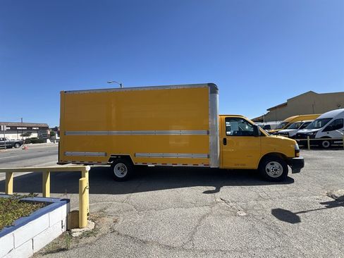 Used 2022 GMC Savana 3500 Extended w/ Power Convenience Package RWD image 4