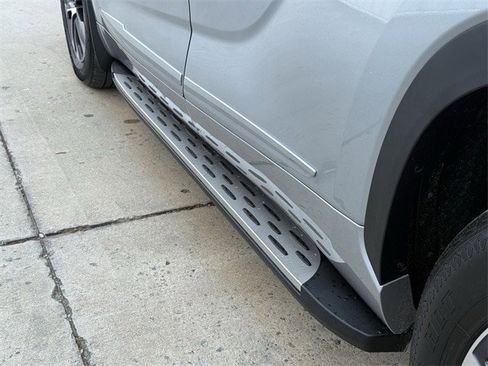 Used 2023 Toyota Highlander XLE image 10