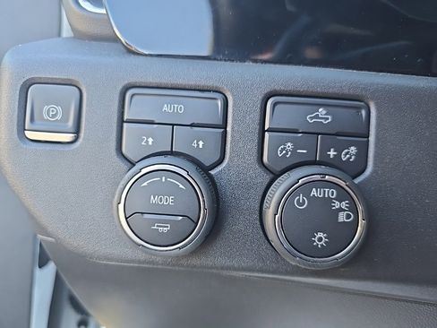 Used 2025 Chevrolet Silverado 1500 LT image 16