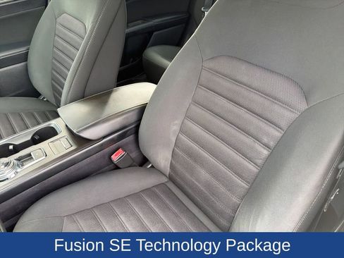 Used 2018 Ford Fusion SE w/ Fusion SE Technology Package image 12