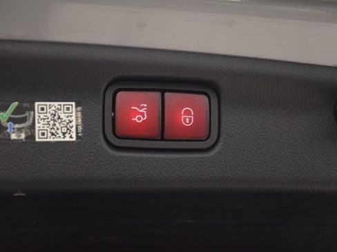 Certified 2025 Mercedes-Benz C 300 Sedan image 34