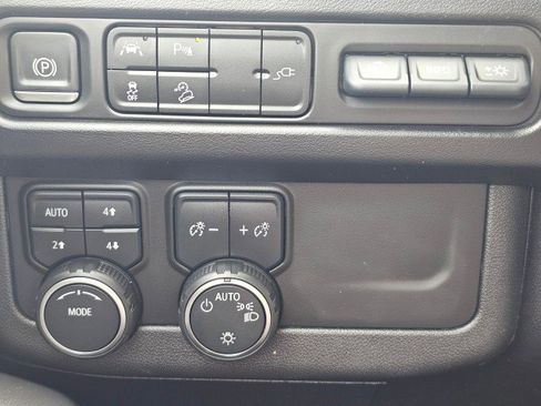 Used 2021 Chevrolet Tahoe High Country image 41