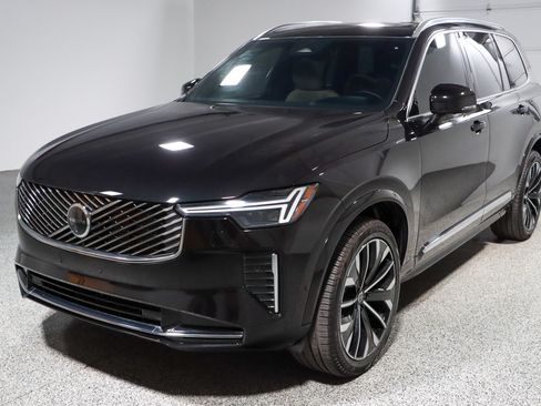 Used 2025 Volvo XC90 B6 Plus AWD/4WD image 34