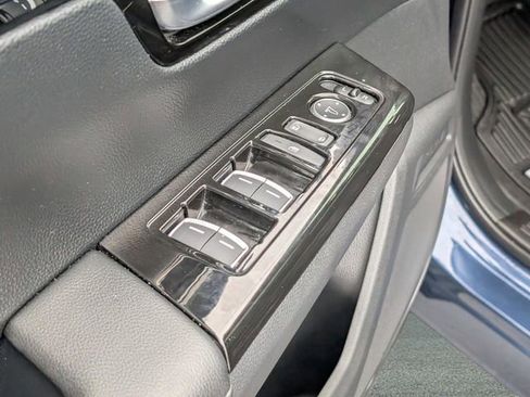 Used 2025 Honda CR-V EX-L image 16