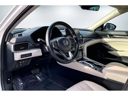 Used 2021 Honda Accord Touring image 14