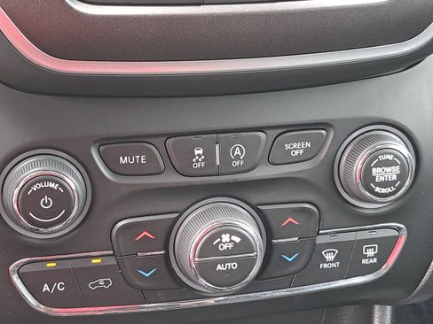 Used 2022 Jeep Cherokee Trailhawk w/ Sun, Sound & Nav Group AWD/4WD image 23