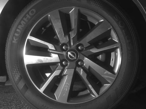 Used 2025 Nissan Versa SV FWD image 11