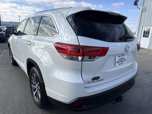 Used 2017 Toyota Highlander XLE image 5