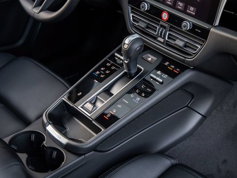 Certified 2026 Porsche Macan AWD/4WD image 33